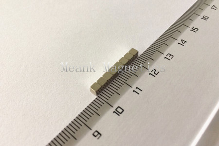 3x3x3mm malé magnety na neodymium kostky
