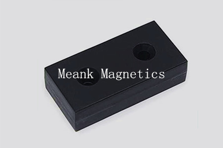50.8x25.4x12.7mm pravoúhlé plastické magnety potažené neodymu s protifunkovými otvory