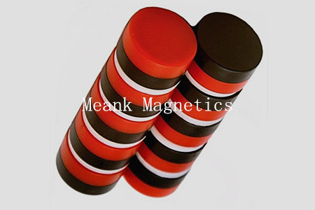 magnety na neodymium s červeným a černým plastovým povlakem