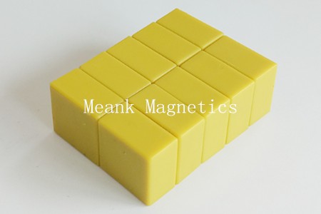 kostky čtverečních magnetů potažené plastem